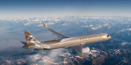 Bild tagen i luften på ett Ethiad Airways-flygplan.