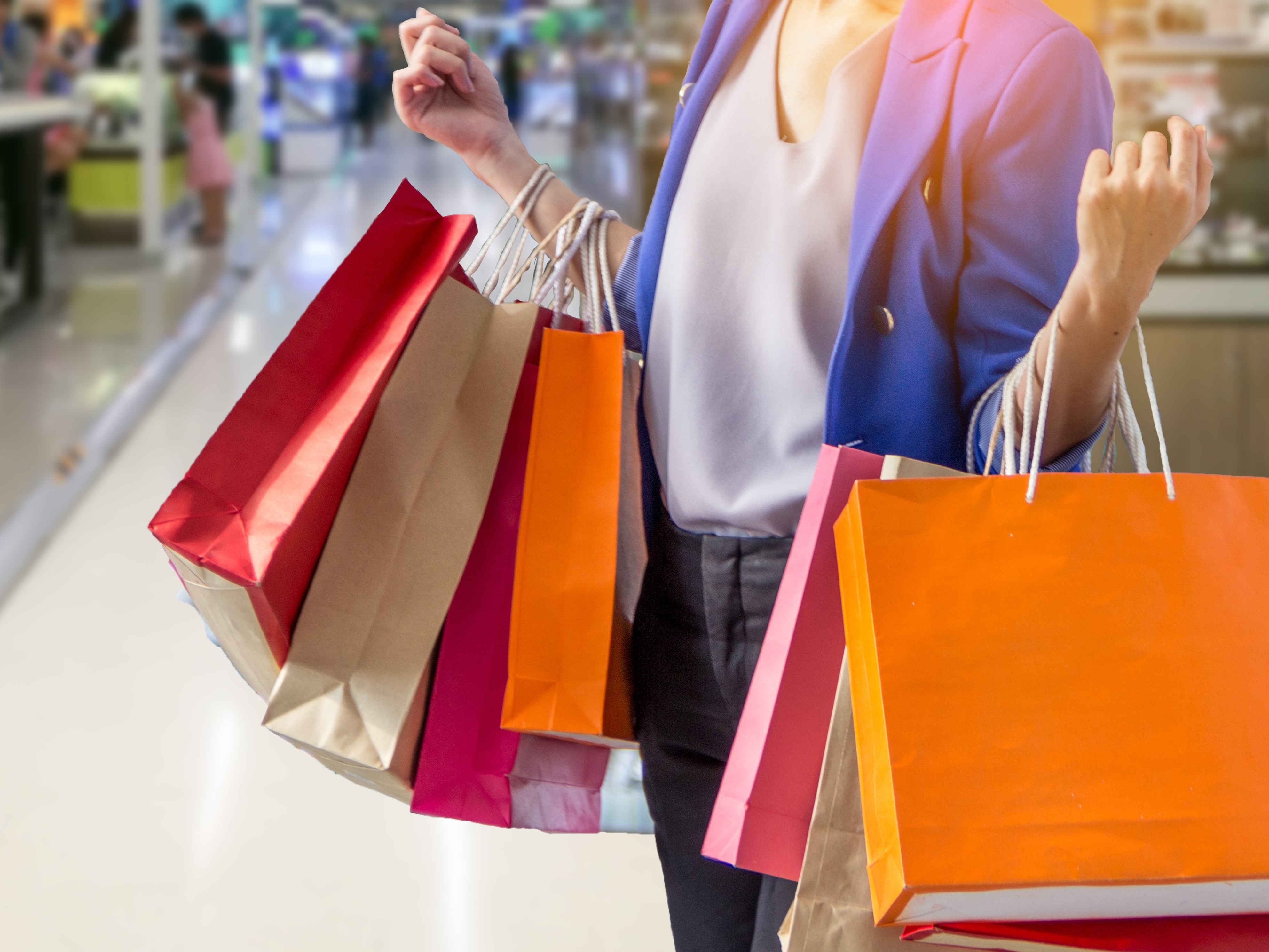woman holding shopping bag in mall