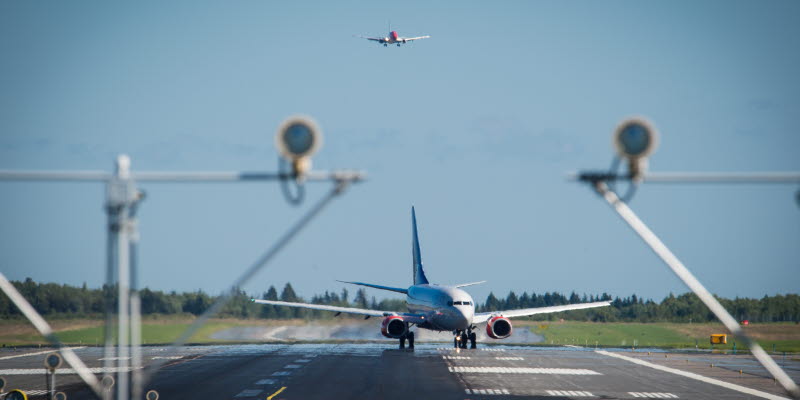 Aeroplane landing Aeroplane landing
