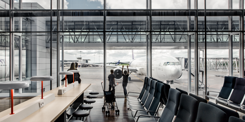 Seats with electrical outlets at windows with an aircraft outside at Arlanda terminal 5 Seats with electrical outlets at windows with an aircraft outside at Arlanda terminal 5