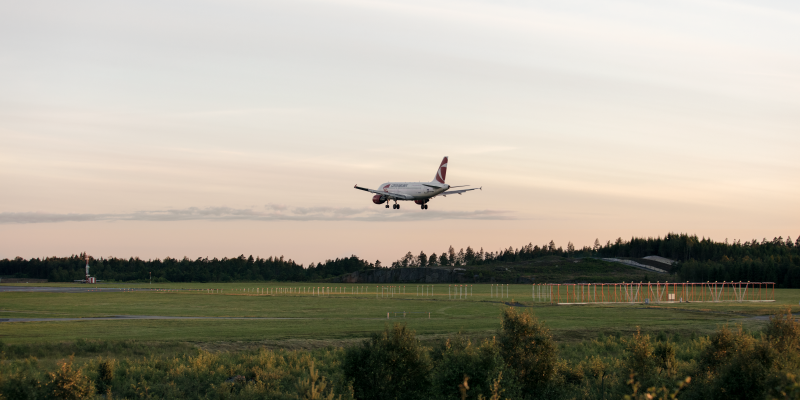 A plan goes down for landing at Göteborg Landvetter Airport A plan goes down for landing at Göteborg Landvetter Airport
