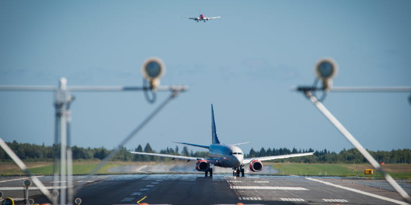 Aeroplane landing Aeroplane landing