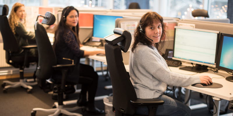 Support team Three women sitting in front of computers