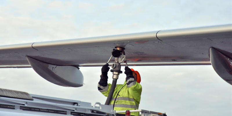 Crew refueling an aircraft with biofuel Crew refueling an aircraft with biofuel